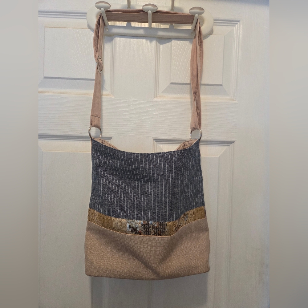 Elegant Gray and Gold Crossbody Bag